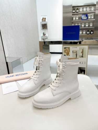 秋冬新款Stuart Weitzman最佳伴履，杨幂明星同款 SW的每一款靴都成了永恒经典款 面料 牛皮 内里：进口黑色山羊里 垫脚：杏色羊皮 跟高3.5cm