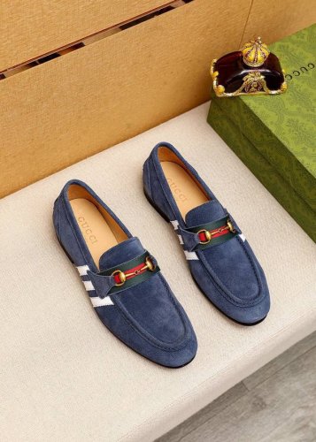 商品商标：Gucci 古驰 休闲皮鞋 正码码数: 38-44 45.46订制 商品材料：精选 进口头层磨砂牛皮鞋面+经典五金扣，进口牛皮内里。强烈立体视觉效果，