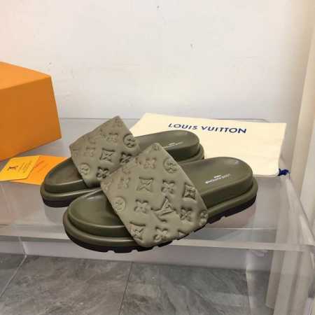 2025- L Vuitt 春夏最新款凉拖 Pool Pillow Comfort 必入系列！2025火爆发售、高级慵懒风 百看不厌款、时尚度拉满！细节用心感受 - 点击图像关闭