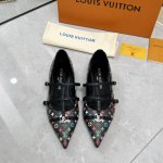 louis Vuitton 路易威登 25新款平跟单鞋 鞋面：漆皮 原版印花皮 内里：羊皮 鞋底：真皮大底 跟高：平跟1.5Cm 码数：35-42 41 42订