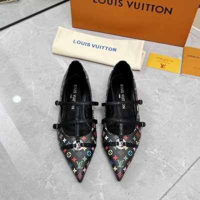 louis Vuitton 路易威登 25新款平跟单鞋 鞋面：漆皮 原版印花皮 内里：羊皮 鞋底：真皮大底 跟高：平跟1.5Cm 码数：35-42 41 42订