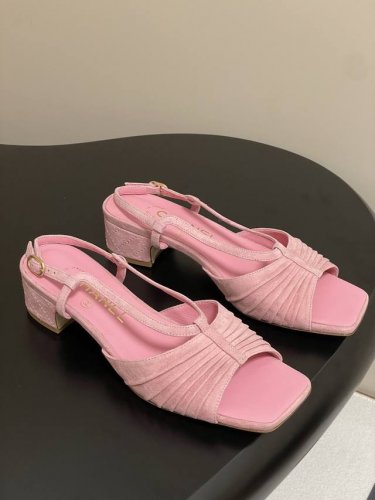 工厂P价 女装女鞋 运动原单 25P春季新款Chanel 小香 褶皱蝴蝶结粗跟凉鞋双C珍珠钻扣小方跟凉鞋 珍珠双C扣设计 真的太时髦了奢华又低调 彰显气质和品味