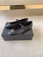 网 ，皮 PRAD*SS25经典款芭蕾舞鞋 原版套楦 顶级品质材质鞋面：进口牛漆皮 进口牛皮垫脚：进口羊皮里大底：原版开模定制大底码数：35-39 34、40、