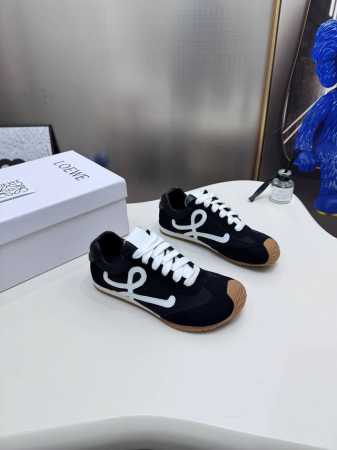 出厂： ，扣子配件+15 Loewe罗意威二代Ballet Runner升级2.0给足界一些震撼，2025早春Ballet Runner 2.0芭蕾运动鞋阿甘鞋 - 点击图像关闭