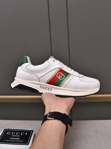 主推款 Gucci 古奇潮鞋 鞋面意大利进口头层顶级牛皮+内里头层羊里材质而成 潮男年轻人必备 欧美时尚风格 无论走到那你都是亮点 原单纹线 款式简单而不失奢华