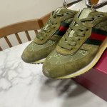 Gucci 古奇 最新Re-Motion系列运动鞋，撞色拼接设计，时尚新颖，可拆卸可调节踝部绑带 鞋面为羊京 帆布，后脚跟为水染羊皮，注塑一体乳胶垫，超轻抽真空