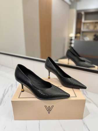 出厂 Vanda Novak来自意大利品牌 全网独家 耗时3个月研发 鞋跟独特设计酒杯 重磅系列 众多联手意大利品牌 推出高级感满分的鞋款系列 火遍Ins神仙绝 - 点击图像关闭