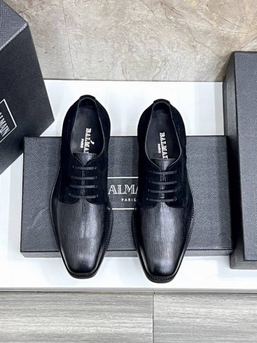 balmain 巴尔曼新款男士皮鞋 面料采用进口原版牛皮 车缝线工艺打造 全进口胎牛皮 看得见的质感 重工车线 标配Logo牛皮垫脚 大牌体验 上脚柔软舒适 男
