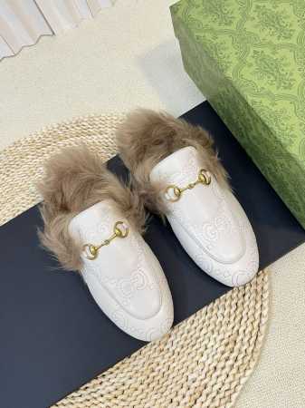 全新升级顶级版本 GUCCI 系列2024专柜最新色来了～托斯卡纳羊毛拖 细节面料采用原版材质 经典时尚托斯卡纳羊毛 毛拖系列 3D打印皮面 原版羊羔毛鞋面 原 - 点击图像关闭
