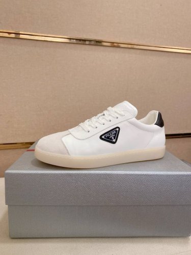 工厂p价 高版本 高品质新款prada 普拉达 专柜同步上市 新款男鞋 面料精选头层牛皮 纯手工艺制作而成 内里:全牛皮内里 高端气垫开模防滑橡胶大底 精美线条