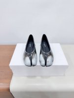 已认证 Maison Margiel*玛吉拉Mm6 独家新品最高版本买手代购1:1完美复刻 猪蹄平底分趾Tabi凉鞋单鞋 原版开模双层真皮鞋底 原版套楦鞋型很大