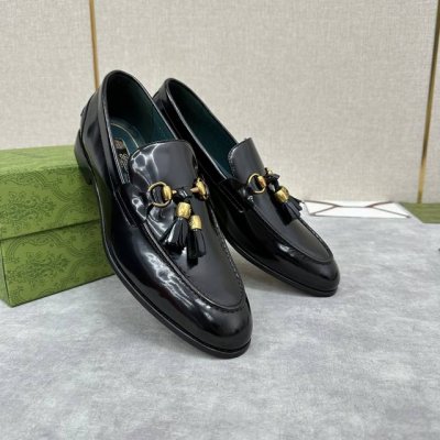 g家新品 Gucc* 古 Jordaan系列男士马衔扣流苏乐福鞋皮鞋 官方售价Rmb,900 采用进口开边珠亮皮 平纹牛皮 高丝光磨砂牛皮打造制成 饰以品牌标志