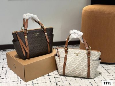 Michael Kors Mk拉链托特包Charlotte 必须入这款 [Black Friday好价格p]尺寸: 24.20 尺寸也是不大不小刚刚合适