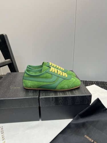 橙子出厂价p dvn 德训鞋 阿甘鞋 复古休闲鞋 情侣款 dries Van Noten 春夏系列 设计师通过改造 扭曲和颠覆经典元素 打造出实用而富有设计感实