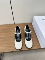 CELINE 塞琳2024春夏玛丽珍系列、 专柜限量发售一鞋难求、凯旋门的激光雕刻设计极具品牌辨识度非常百搭的一款玛丽珍单鞋、 鞋面开边珠小牛皮 内里山羊皮、上