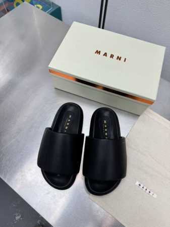 玛尼 Marni 面包拖鞋 系列厚底凉鞋 玛尼 家族元素设计 烫印 Logo凉鞋 黑色 小羊皮 面料 烫金 工艺 钢印压模而成立体感十足 对标对版 内里舒适小羊 - 点击图像关闭