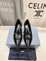 高版本出厂 Prada* 普拉达25Ss春夏新品玛丽珍尖头高跟鞋单鞋时装鞋 原版购入1:1开发，细节完美，上脚舒适可任意配搭春夏的美饰服丽，精耐致看 鞋面：原版
