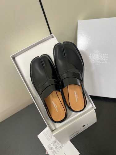 Maison Margiela Mm6分趾鞋 Tabi 意产植鞣羊皮！ 夏天的第一双 Margiela 乐福半拖 Tabi 懶人高級出街的単品 可正式 可休闲