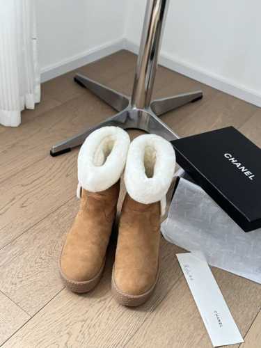 Chanel 24K新款雪地靴 秋冬暖心推荐 高品质认准我家实拍 穿腻了毫无特色的ugg 不妨来买这款，超级仙女的一款，内里隆丰羊皮毛一体，不计成本选用澳洲皮毛