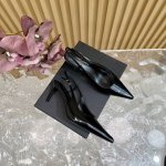 ysl 圣罗兰 Ss 夏季新品 走秀款高跟凉鞋 半拖 全新春夏系列后带方扣高跟凉鞋 尖头高跟拖鞋淡淡的夏日里怎么少得了一双仙女鞋 各种小裙子搭配起来 完全不挑脚
