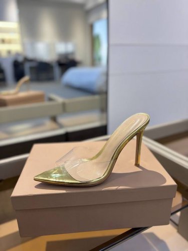 价格P： {半拖} 吉安维托 罗西 Gianvito Rossi Eiko Stiletto，轻松移动。这款 Gianvito Rossi 拖鞋采用配有精致的胶