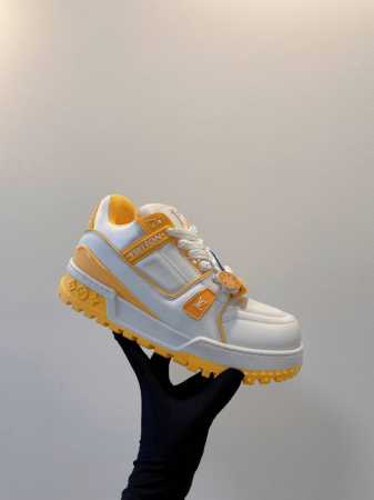 LV Trainer Maxi 小胖丁胖嘟嘟系列面包鞋 巴黎时尚走秀款，进口订制细柔小牛皮，结合粗犷厚实织物鞋带，缤纷原配扣件品牌经典元素，备受瞩目火热面包鞋再 - 点击图像关闭