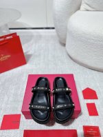 valentino华伦天奴 高版本新款电镀铆钉麻绳编织凉鞋. 简约超级百搭. 上脚完美奢华可任意搭配春夏服饰. 脚感更是舒适！ 材质原版完美复刻. 原版拆解开模