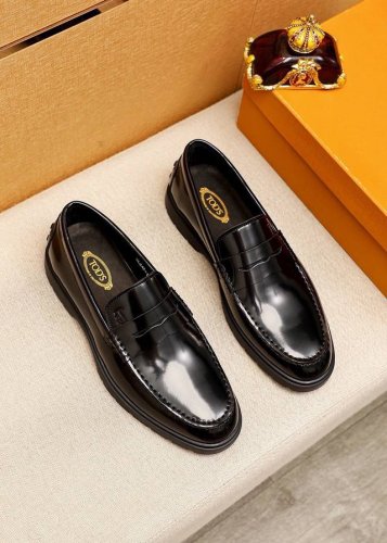 商品商标：Tods 托德斯 休闲皮鞋 正码码数: 39-44 38.45订制 商品材料：精选 头层开边珠牛皮鞋面，进口牛皮内里。强烈立体视觉效果，橡胶大底 颜