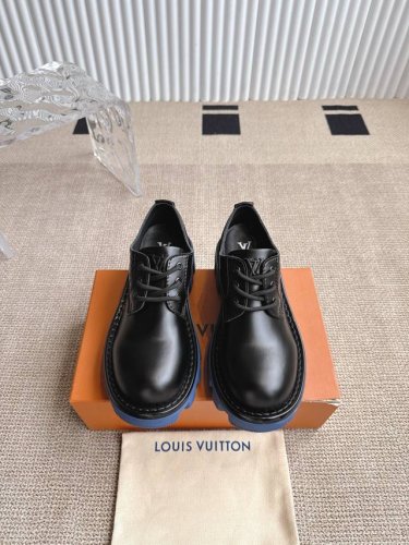 Louis Vuiteeon Lv 印花厚底乐福鞋情侣款玛丽珍小皮鞋 25Ss这款松糕厚底系列今年非常爆 穿上增高效果 和时尚的引领绝对的Yyds 鞋面 开边珠