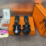 工厂价平底 高跟 爱马仕 Hermes 春夏经典款 Oasis 粗跟拼色工字拖水晶女鞋 H家圆头露趾凉拖鞋 材质：进口羊猄皮+水染羊皮水里+意大利真皮大底+进口