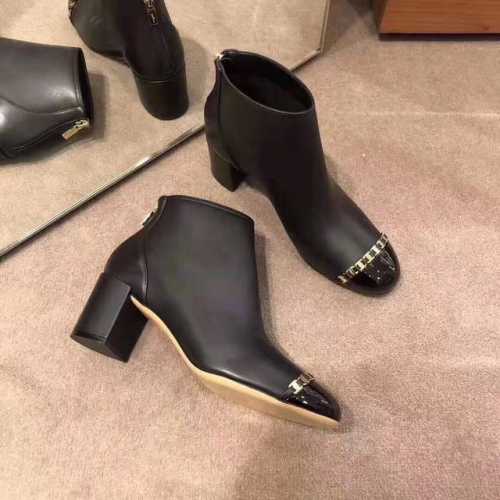上图需知只换码不换不换色 只做真皮大底 香港专柜买版1:1制作，salvatore ferragamo 菲拉格慕 经典女王品牌。秋冬最新款，经典马衔扣设计，原版