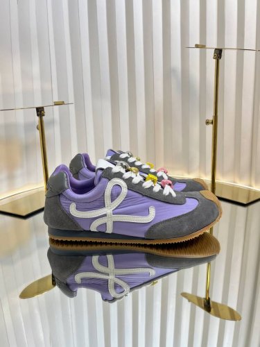 无扣 Loewe 罗意威情侣款 运动鞋 德训鞋 阿甘鞋 2025专柜走秀同步新配色德训鞋复古潮流 4色小扣饰点缀 休闲小白鞋 原版开发 做货 罗意威最新款 运动