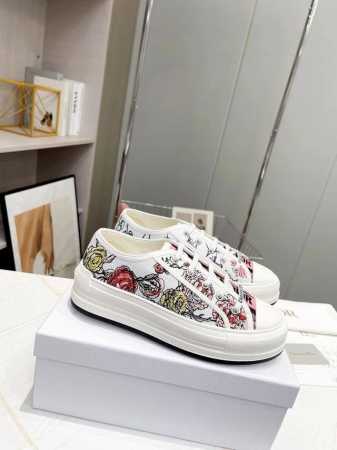Dior迪奥 Walk'N系列 老花 刺绣 厚底帆布鞋 休闲运动鞋 原版购入开发 这款 Walk'N'Dior 厚底运动鞋是一款时尚单品，提升该系列的格调。Ob - 点击图像关闭