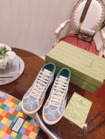 女款 男款10 蜗牛上新 Arrival Gucci tennis 1977 经典系列帆布鞋 火爆推荐款，G+1977×Disney 合系作列 GG帆布成制融品
