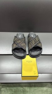Fendi芬迪拖鞋 男鞋高端品牌 官网1:1最新力作 原版开模定制 面料釆用进口原版材料制作 升级版大底 更轻便 防滑 市场顶级品质 简单不失品味 潮人必备 时