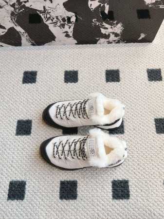 顶级版本 代购级别MM6 x SALOMON 联名款半拖鬼才设计师品牌，一个轻奢品牌上脚很百搭哦，也很随脚舒适，这一款德国训练鞋延续了经典的T形真皮拼接设计，经 - 点击图像关闭