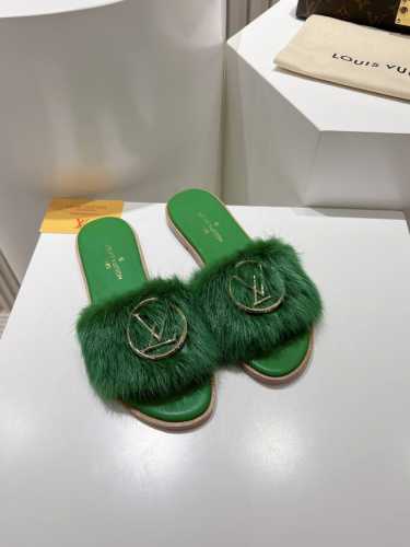 顶级质量 专柜品质 工厂P出真皮底350 经典款 Lv饰扣，全真皮水貂毛 平底露趾凉拖鞋 本工厂P只做整张水貂毛， 注：不做拼貂毛，因为拼貂毛会严重掉毛 水貂毛