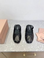 皮面 Miu Miu 缪缪 25Ss春夏新款 芭蕾舞 半拖 缪家以芭蕾的灵动意韵融于日常. 以现代笔触刻画舞鞋经典轮廓 超软的绵羊皮质款芭蕾舞鞋. 从经典日式鞋