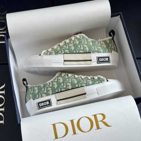 橙子出厂价 Dior 迪奥新款 B23系列 字母印花帆布鞋 休闲低帮运动鞋 情侣款 采用印花图案，设计自推出以来即成为迪奥的经典标志，并以新颖的比例重新演绎，经 - 点击图像关闭