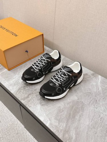 男装10 Lv 路易威登Olympia情侣款运动鞋 太古汇Rmb 0购入两双开发 复刻 所有细节对版 本款 L Olympia运动鞋融合网格面料与金属质感合成皮