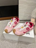饰扣20 顶级跑量款 Loewe2025要意威 Ballet Runner 系列芭蕾运动鞋！！罗意威 Ballet Runner升级 2.0宽宽的不对称鞋头～丑