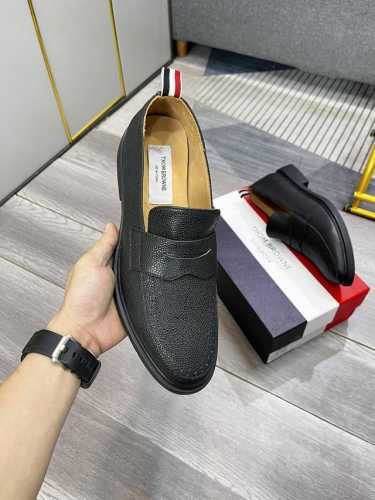 出厂价 Thom Browne 汤姆.布朗牛皮 +水染牛皮内里 绅士风度潮男皮鞋，原版大底。官网1:1原版开模可随意出入专柜，这个季节穿出不一样的你，潮男必备款