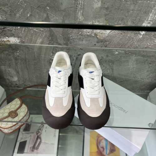 ，男码+10 GOODBAI 厚底蓬蓬鞋 德训鞋面包鞋大头鞋 情侣款 圆头圆脑，DUM DUM可爱，像是记忆中的德训鞋，长胖了，变圆、变宽、变得更有安全