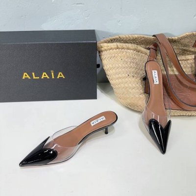 高品质出厂 ！小众潮牌独最新爆品小红书火推 AlAIA24春夏新款爱心胶片尖头细跟后空凉拖系列推出 无数的名设计师都把他看作“DesignerofDesigne