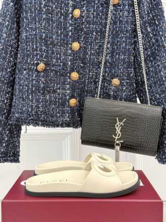 厂价 gucci 古驰经25Ss春夏新品 双G镂空沙懒人拖鞋 夏天必备懒人福音鞋 谁穿谁美 很轻盈上脚意外的舒适 还不挑脚型 自带高级气场的拖鞋 也非常容易驾驭 - 点击图像关闭