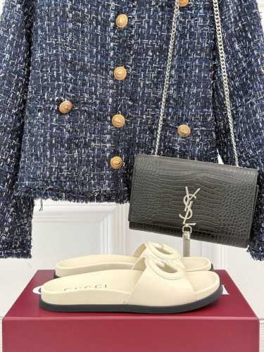 厂价 gucci 古驰经25Ss春夏新品 双G镂空沙懒人拖鞋 夏天必备懒人福音鞋 谁穿谁美 很轻盈上脚意外的舒适 还不挑脚型 自带高级气场的拖鞋 也非常容易驾驭