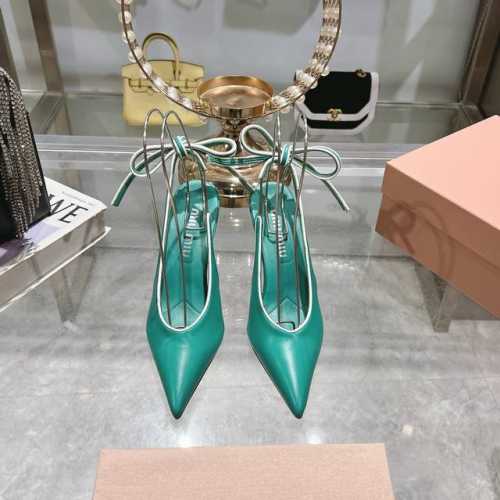 出厂 原版一比一复刻顶级Miu Miu 缪缪25春夏 尖头高跟后空绑带凉鞋一眼看上miumiu这双高跟鞋，上脚果然更惊艳~镂空尖头、蝴蝶结，集性感与于一体的高跟