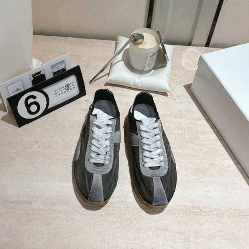 maison Margiela 马吉拉2025春夏系列情侣款阿甘鞋德训鞋 新款Sprinters运动鞋轮廓采用做旧感尼龙与复古处理麂皮制成 灵感来源于复古跑鞋