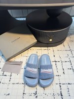 25S春夏新款Balenciaga巴黎世家字母刺绣厚底拖鞋 时尚圈内各大网红明星又在拼命种草的款式 火爆整个Ins 又是一个霸屏世界各地时尚圈的爆款面世了电绣徽