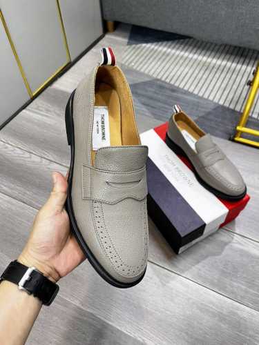 出厂价 Thom Browne 汤姆.布朗牛皮 +水染牛皮内里 绅士风度潮男皮鞋，原版大底。官网1:1原版开模可随意出入专柜，这个季节穿出不一样的你，潮男必备款